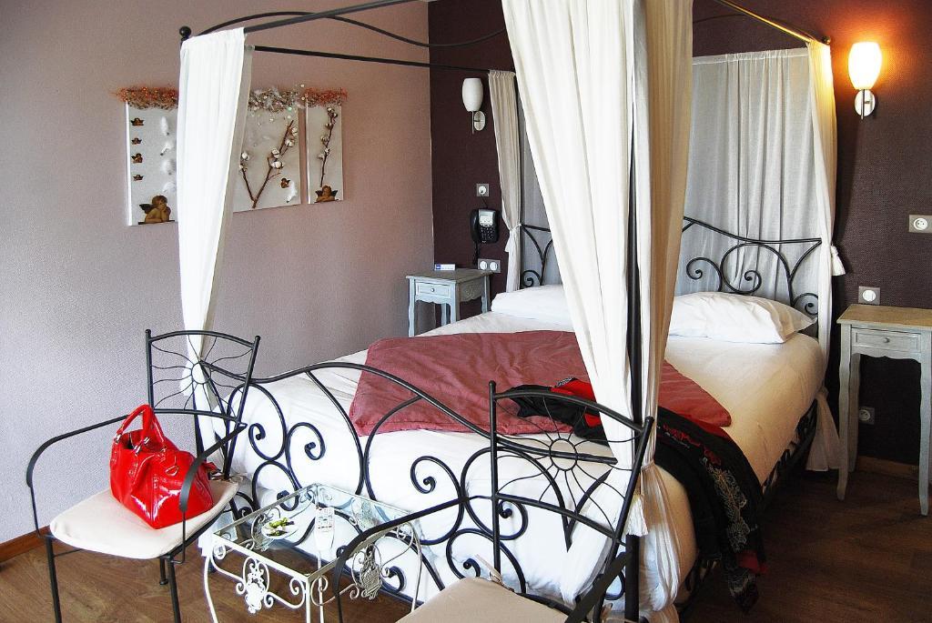 La Bonne Auberge Nouzerines ห้อง รูปภาพ