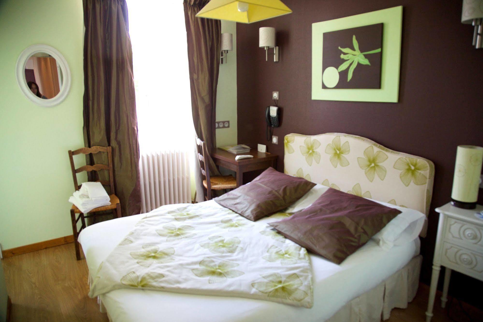 La Bonne Auberge Nouzerines ภายนอก รูปภาพ