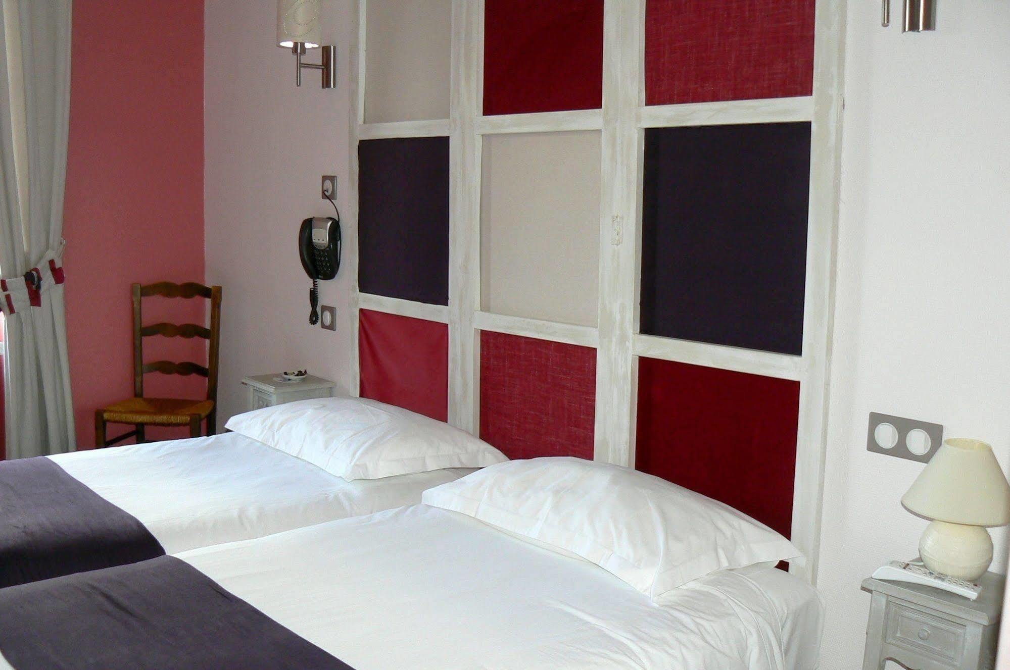 La Bonne Auberge Nouzerines ภายนอก รูปภาพ